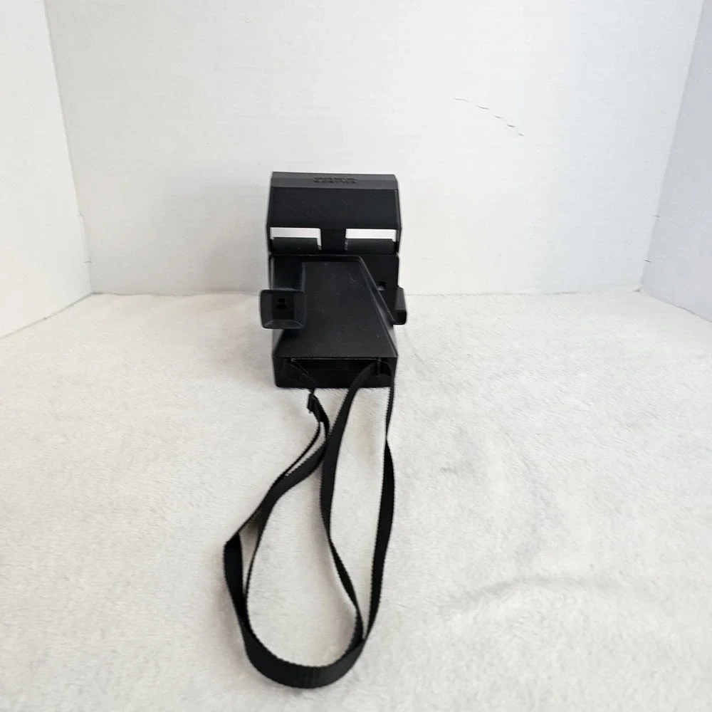 Vintage Polaroid Sun Autofocus 660 Instant Film Camera, Black (600 Instant Film)